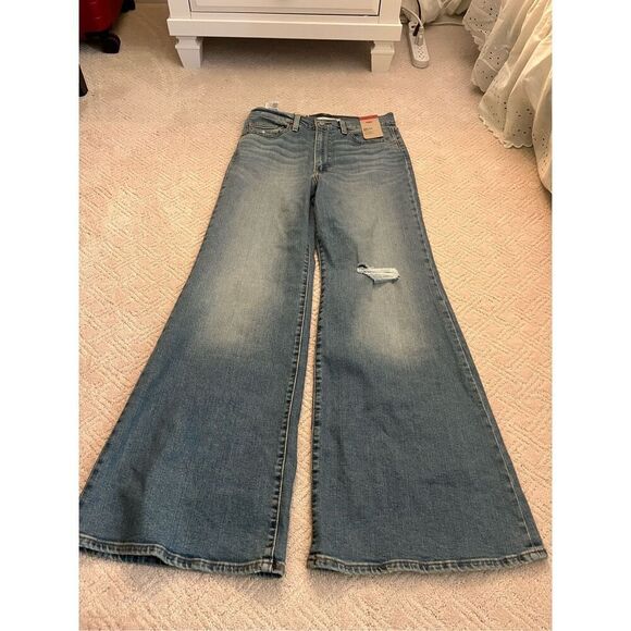 Levi's Denim - NWT Levi’s Ribcage Bell Jeans